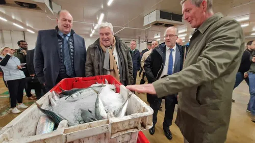 Boulogne: en visite sur le port, le ministre délégué à la mer...