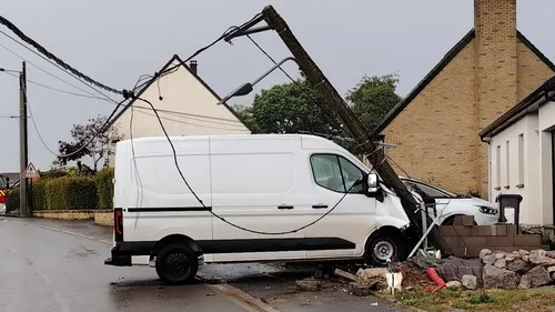 Accident à Moulle : le livreur Amazon transporté à l'hôpital, 30...