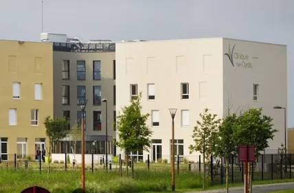 Une infimière et un policier agressés à la Clinique des Oyats à Calais