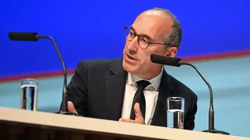 Face au risque de censure, Paul Christophe défend "son" Gouvernement