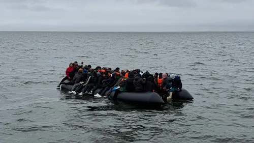 Boulonnais : 157 personnes exilées sauvées d'un small-boat en feu...