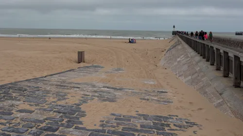 Pourquoi la baignade est interdite depuis ce lundi à la plage de...