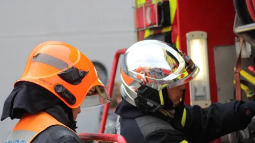 Accident de la route à Saint-Étienne-au-Mont : une voiture percute...