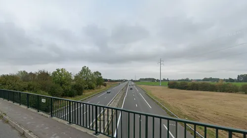 Herzeele : le pont de l'autoroute restera fermé plus longtemps que...