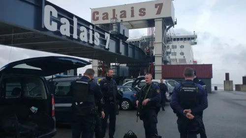 Calais : un homme intercepté après une tentative désespérée à bord...