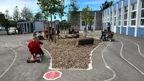 A Outreau, Calais ou Boulogne: un parc ? Non, une cour d'école !