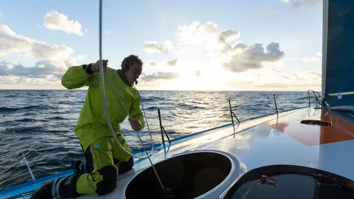 Voile : Record et avaries pour Thomas Ruyant