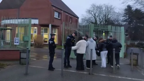 Contrôles de sacs dans plusieurs établissements scolaires du...