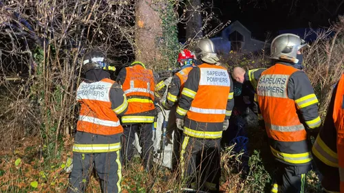 Hucqueliers : sa voiture finit dans un arbre, le conducteur dans un...