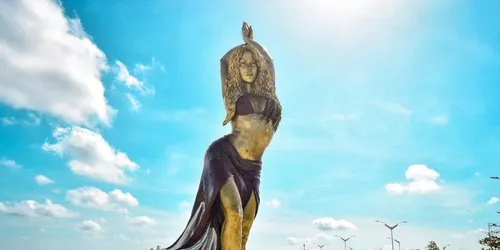 Shakira à l'honneur : Une majestueuse statue à son effigie dévoilée...