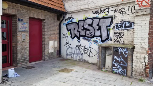 Grosse opération de nettoyage des murs à Saint-Pol-sur-Mer