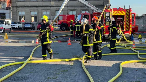 L'Eglise de l'immaculée - Conception détruite par les flammes à...