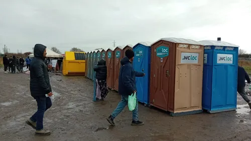 Loon-Plage : des sanitaires installés au camp de migrants
