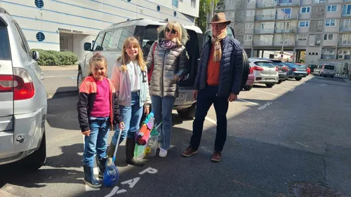 La météo capricieuse oblige les touristes à s'adapter, les...