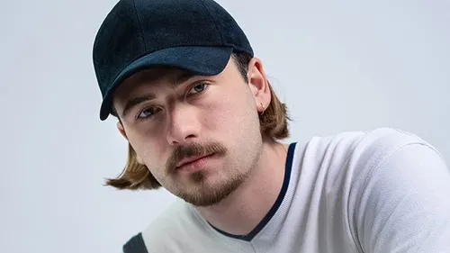 Ecoutez "Ceux qu'on était" le premier single de Pierre Garnier