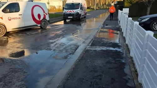 Blendecques : une importante fuite d'eau en cours rue Jean-Baptiste...