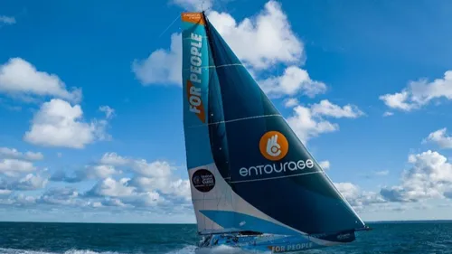 Voile : Thomas Ruyant est arrivé à Lorient, sans grand voile ! 