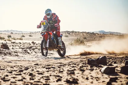 Dakar : Adrien Van Beveren adore le sable, il le prouve sur la...
