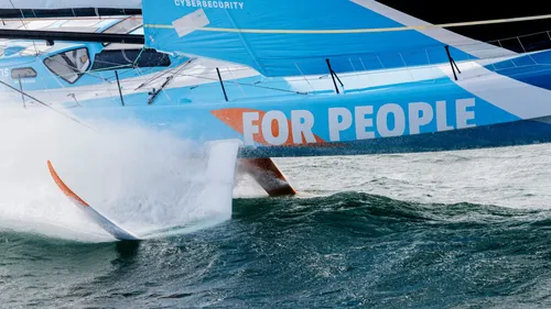 Vendée Globe : Thomas Ruyant toujours dans le trio de tête, il se...