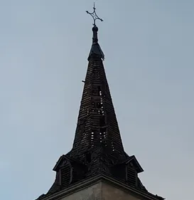 Coudray. La foudre a frappé le clocher, 27 foyers privés d'électricité