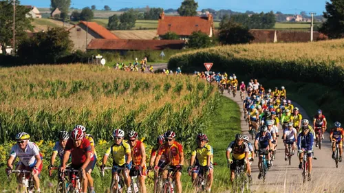 Haut-Anjou. Qui sont ces centaines de cyclistes sur les routes de...
