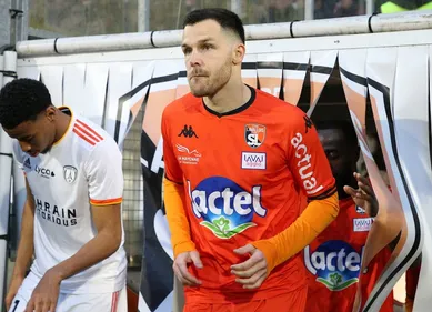 Stade lavallois - Angers Sco. Pas de Bobichon et Seidou à Laval,...