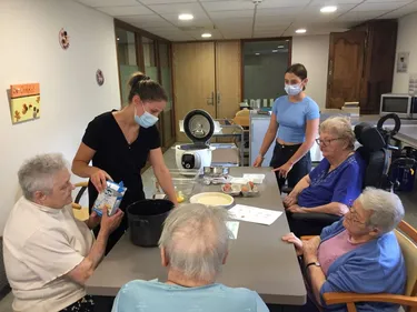 Craon. Des jeunes aident à l'EHPAD pour gagner de l'argent de poche