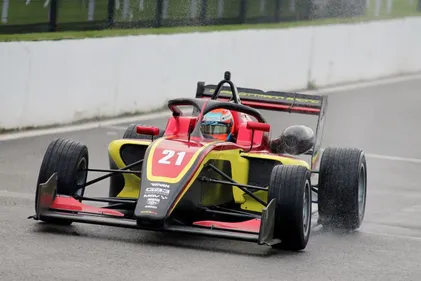 Automobile. Le pilote Mayennais Arthur Rogeon passe en monoplace