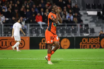 Stade lavallois. Samassa plombe Laval, Roye a régulé le jeu... Les...