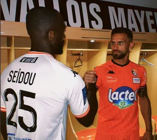 Stade lavallois : les nouveaux maillots dévoilés pour la saison...