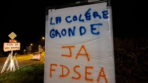 En Mayenne. Des agriculteurs passent à l'action pour protester...