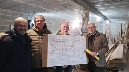 Les Ponts-de-Cé. Ces bénévoles construisent leur propre bateau...