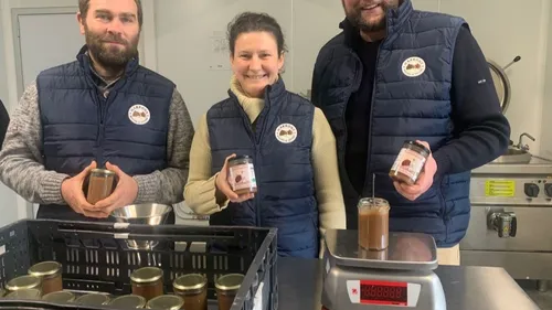 Salon de l'agriculture. Le marron noir des Mauges, une variété...