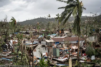 Cyclone Mayotte. "On n'a pas de nouvelles de nos familles", dit un...