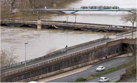Angers. La crue impacte la circulation sur les voies sur berges et...