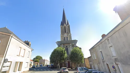 Patrimoine religieux. Les églises de Juvigné et Trémentines...