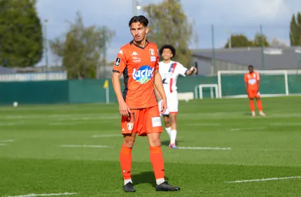 Stade lavallois. Le milieu de terrain Enzo Montet signe professionnel