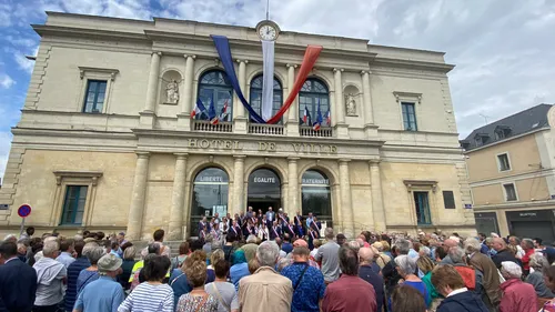 Une mobilisation devant les mairies de la Région en soutien au...