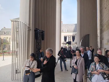 Angers. La galerie de la cathédrale d'Angers, un "projet...