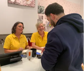 Angers. "Il y a que ça qui marche le troc", de nombreux clients...