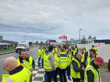 Grève Transports Bréger : des camions à quai pour demander une...