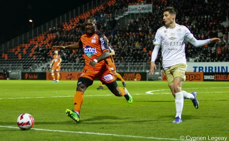 Stade lavallois : Laval renverse Créteil et prend la tête du National
