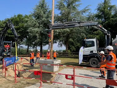 V and B Fest' 2025. Le festival se relie au réseau d’électricité...