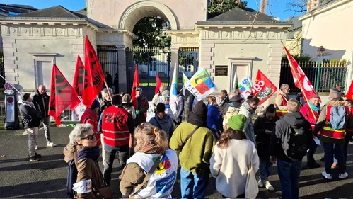 Laval. Une soixantaine d'AESH manifestent contre la précarité de...