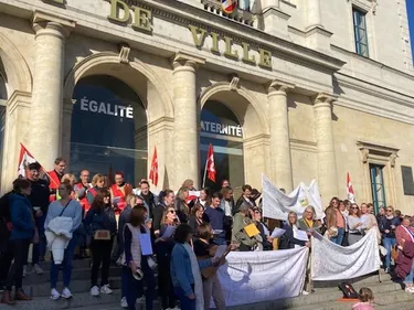 À Angers et Laval, les agents de la Petite enfance réclament des...