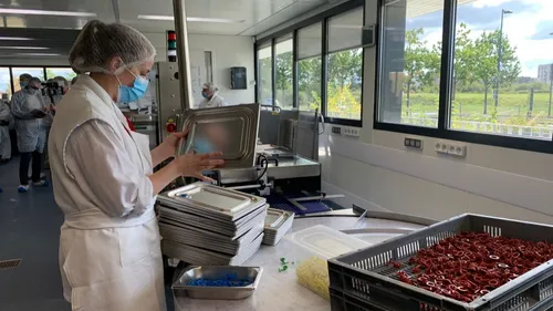 Angers Loire Métropole. La cuisine centrale Papillote et Compagnie...