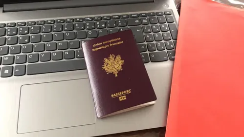 Titres d'identité : des dispositifs d'urgence à Angers et Laval...