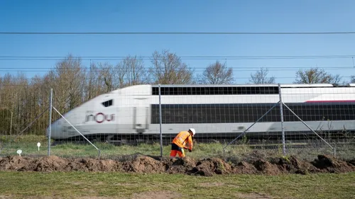 Bouchemaine. Près de 37 km de clôtures le long de la voie ferrée...