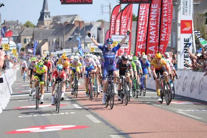 Boucles de la Mayenne : Arnaud Démare s'impose pour la première...