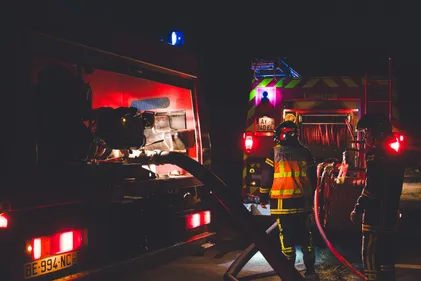 Laval. Un camion de tri sélectif s’embrase dans la nuit